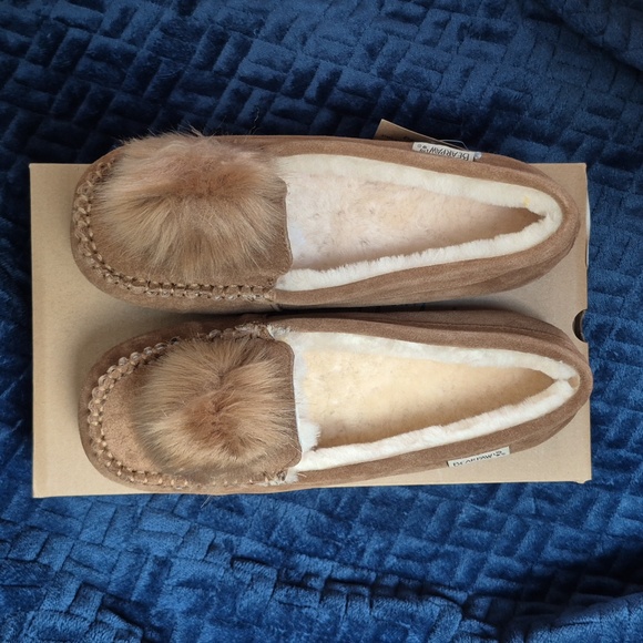 Bearpaw Suede Wide Width Slippers with Pom-Pom Size 9, New With Tags! - Picture 6 of 17